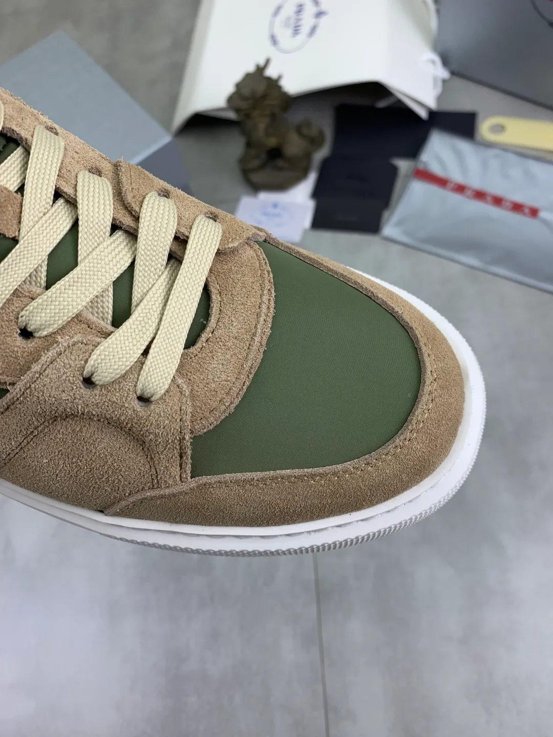 Men's men's shoes P560 💰【New style】Top quality, new popular models on the official website, which will never go out of style for a century, 🆘 The trendy brand (Prada) mainly promotes popular models, avant-garde and versatile fashionable men's shoes, privately molded, with cowhide splicing and 1:1 oil edge treatment... fashionable and simple, original imported cowhide with python skin, cowhide leather lining for feet; the atmosphere and personality are more fashionable, eye-catching and pursuing class. It will subvert the old idea and be a must-have for fashionistas who want to spend time with you! Must keep it! High-end comfortable and low-cost, high-end quality workmanship. Size: 38-45 4️⃣ colors available. full package